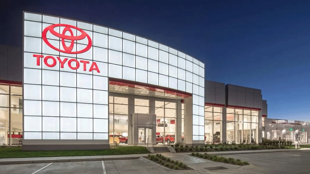 TOYOTA Storefront 