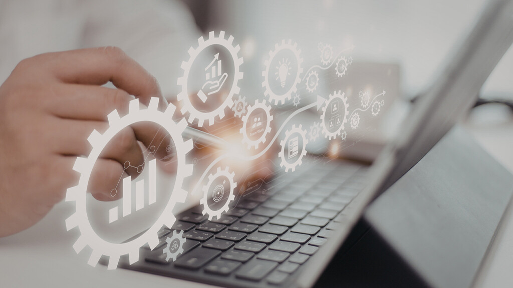 Subheading 111 - Custom Insurance Software Development Company 22 Data layer integrating legacy and modern core platforms
